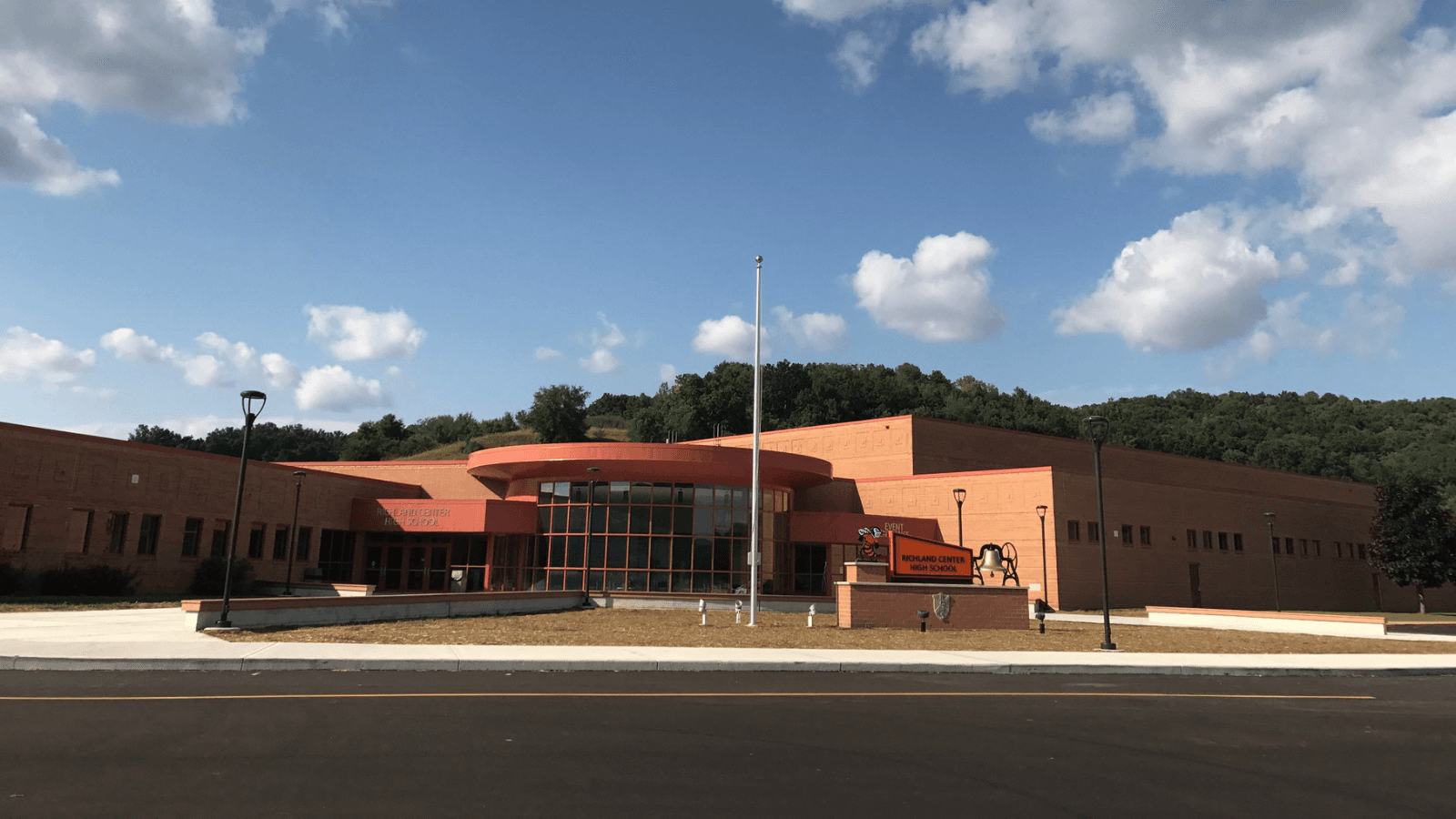 RCHS Contemplates Curtailing Cell Phone Usage